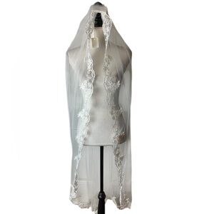 Ivory/Off-White Lace Trim Wedding Veil